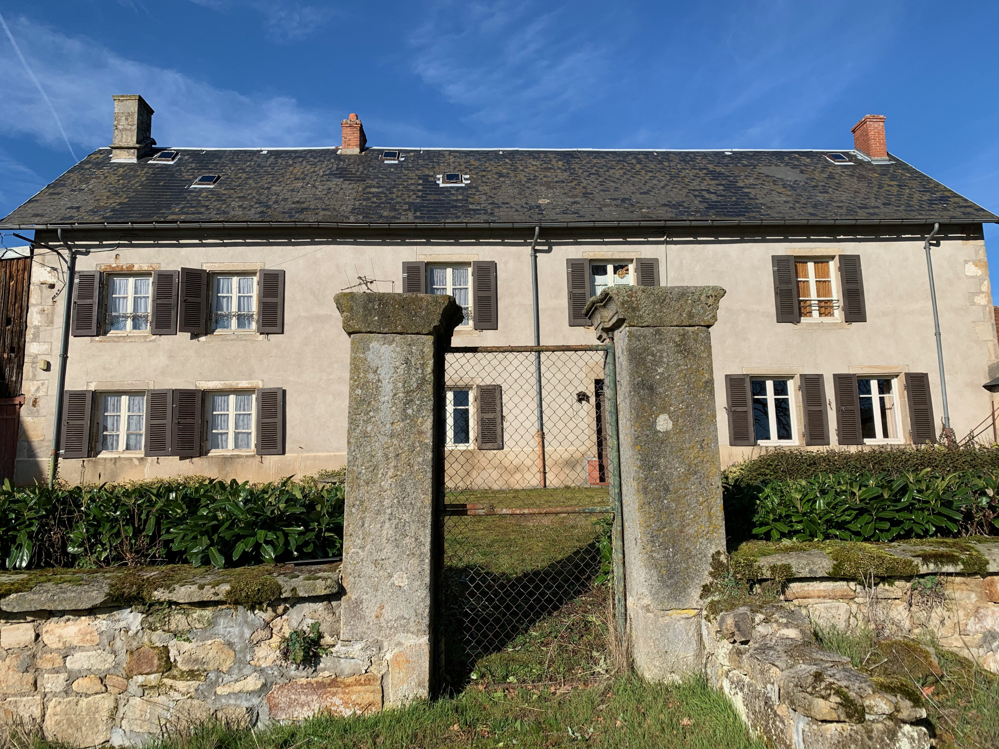 vente Auv 948 Vue sur le PuydeDôme maison, grange, garage, 11 000 m²